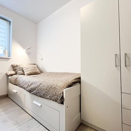 브로츠와프 Walk To Park, Modern 2Bd Kitchen! Balcony, Parking 아파트 외부 사진