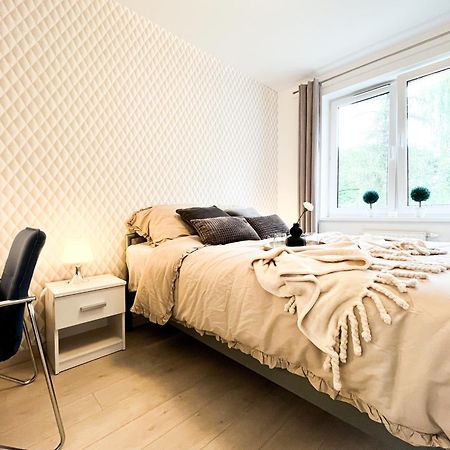 브로츠와프 Walk To Park, Modern 2Bd Kitchen! Balcony, Parking 아파트 외부 사진