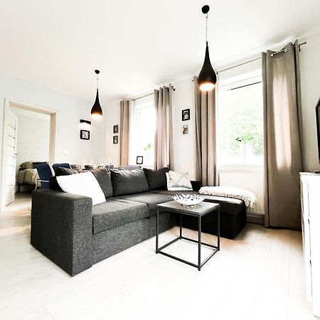 브로츠와프 Walk To Park, Modern 2Bd Kitchen! Balcony, Parking 아파트 외부 사진