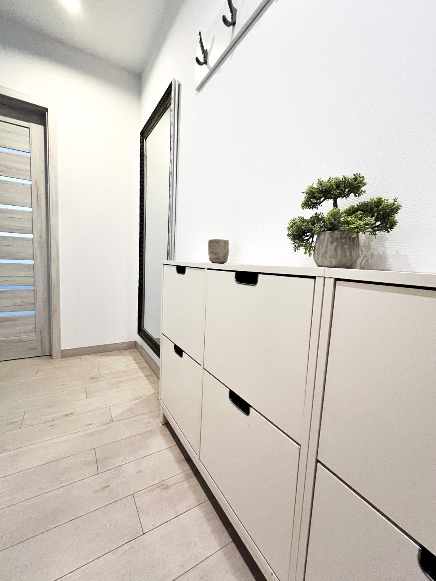 브로츠와프 Walk To Park, Modern 2Bd Kitchen! Balcony, Parking 아파트 외부 사진