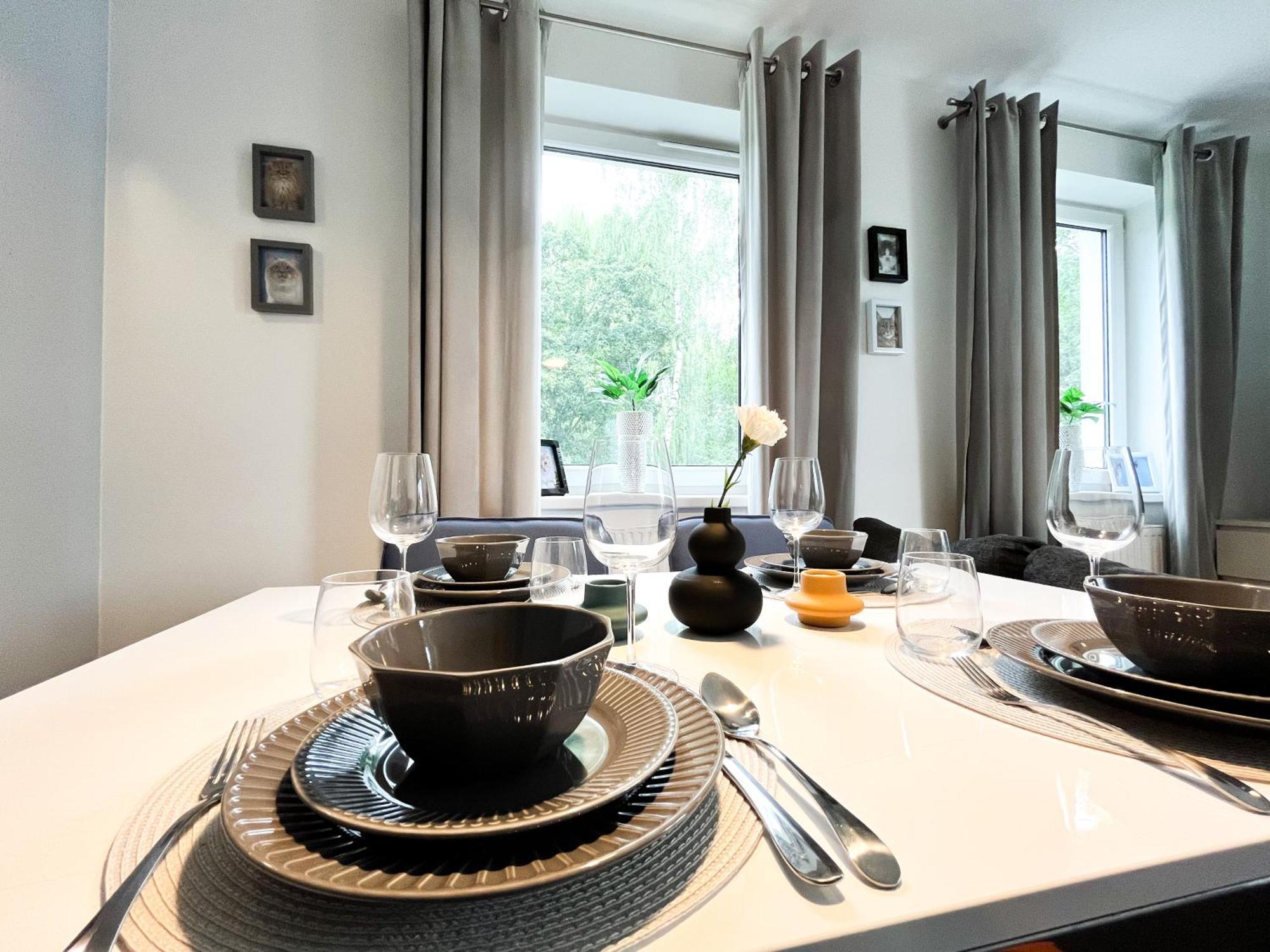브로츠와프 Walk To Park, Modern 2Bd Kitchen! Balcony, Parking 아파트 외부 사진