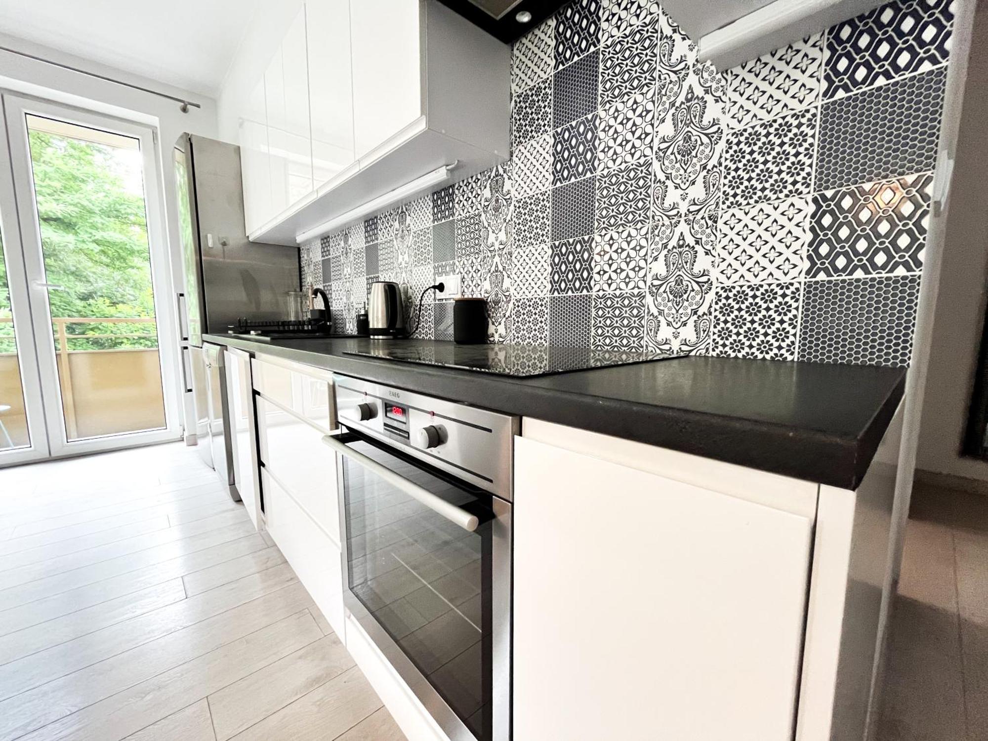 브로츠와프 Walk To Park, Modern 2Bd Kitchen! Balcony, Parking 아파트 외부 사진