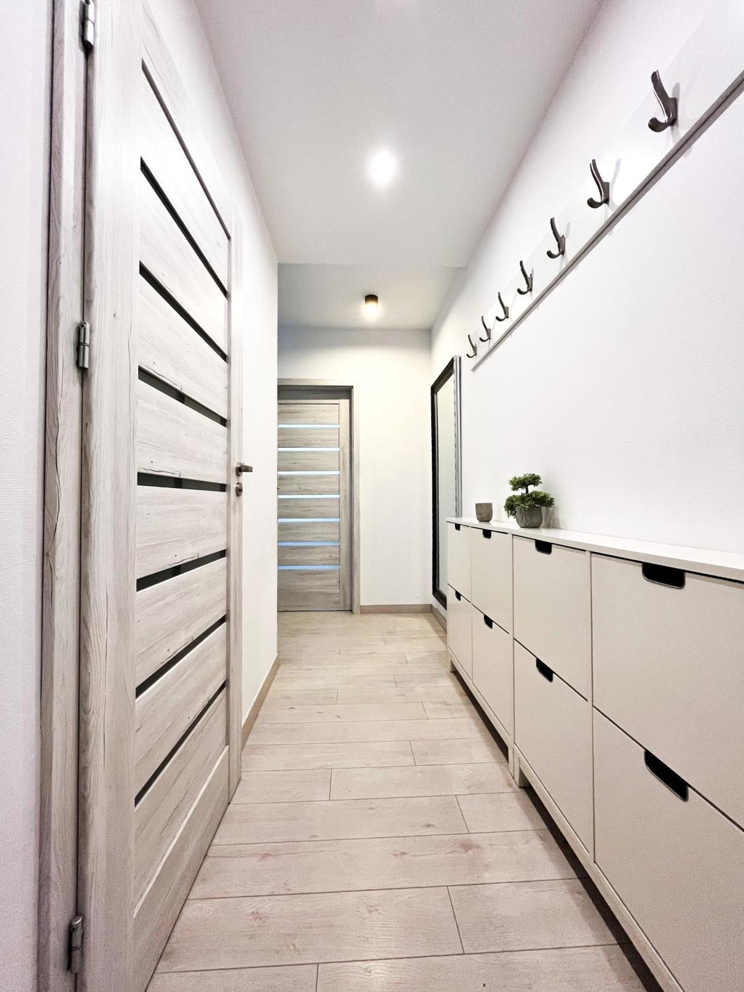 브로츠와프 Walk To Park, Modern 2Bd Kitchen! Balcony, Parking 아파트 외부 사진