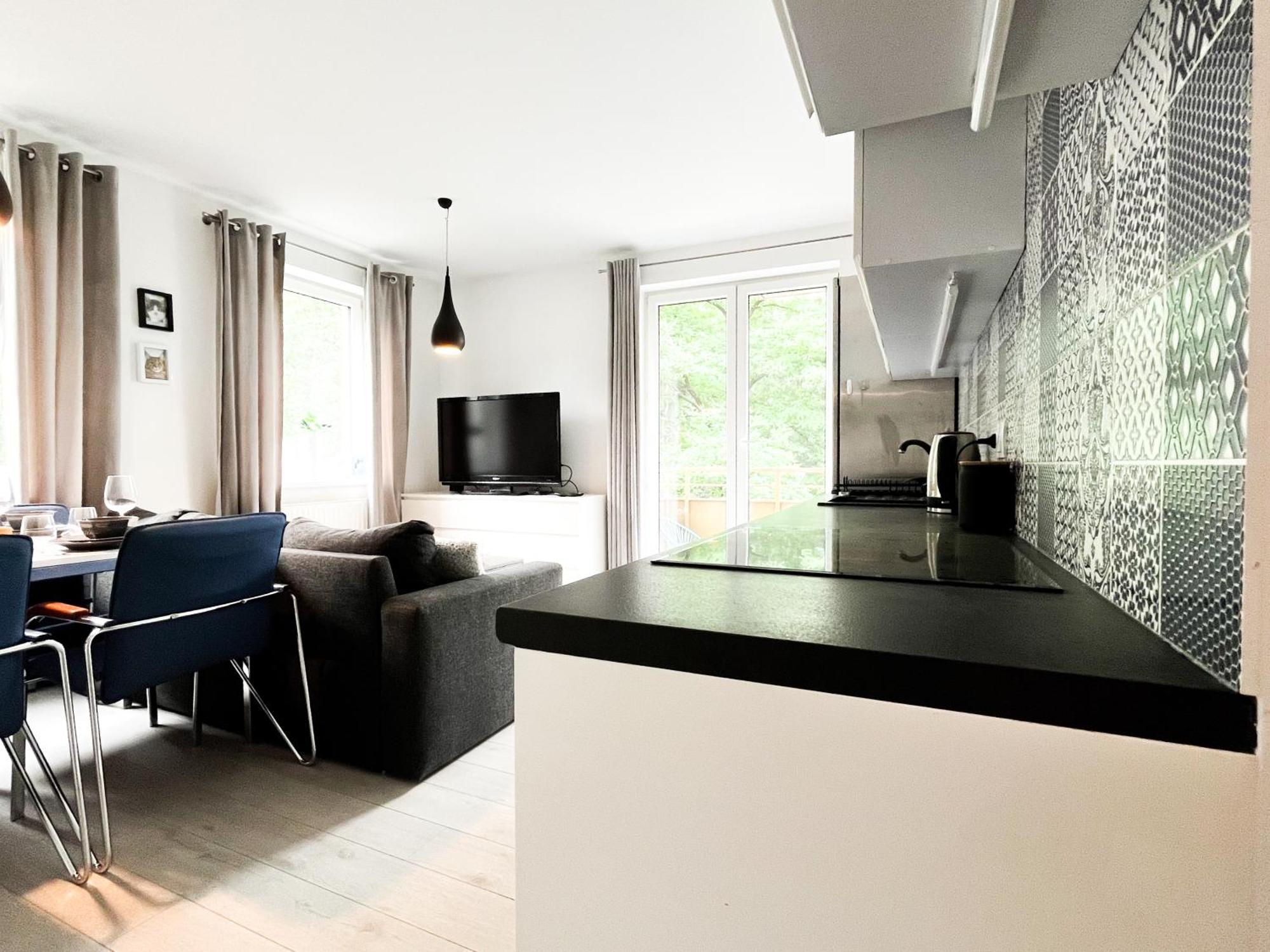 브로츠와프 Walk To Park, Modern 2Bd Kitchen! Balcony, Parking 아파트 외부 사진
